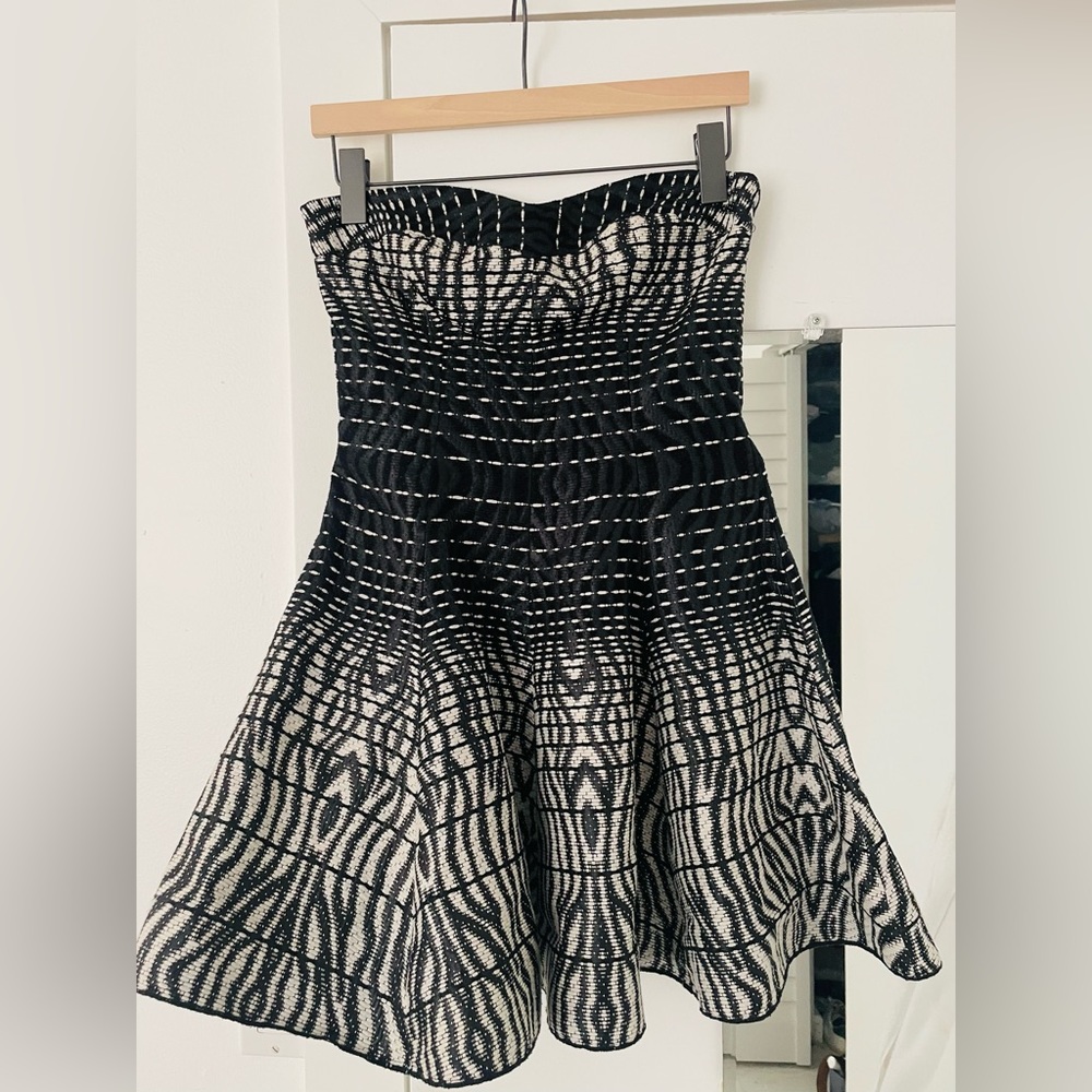 Alexis black and white pattern strapless dress size Small